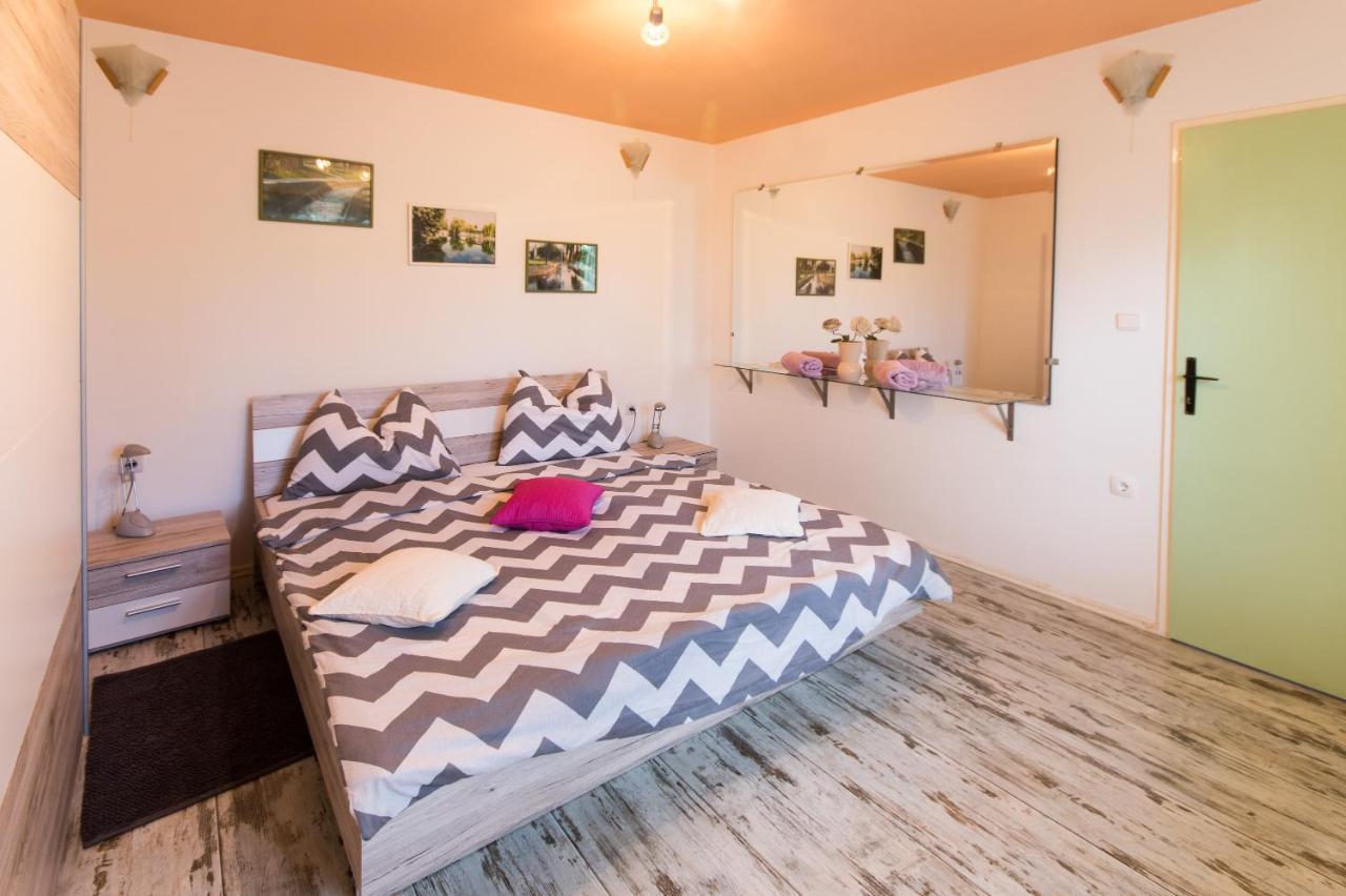 Apartment Stipe Solin